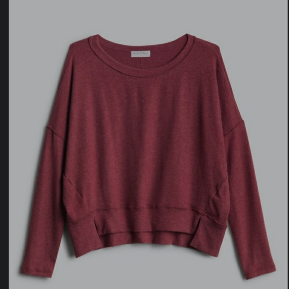 ISO sweatshirt in similar color and style - Picture 1 of 1